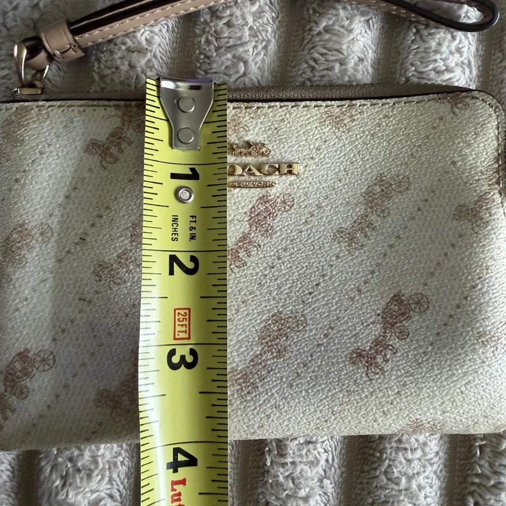 Coach Corner Zip Wristlet Horse and Carriage Print Cream Tan C4466